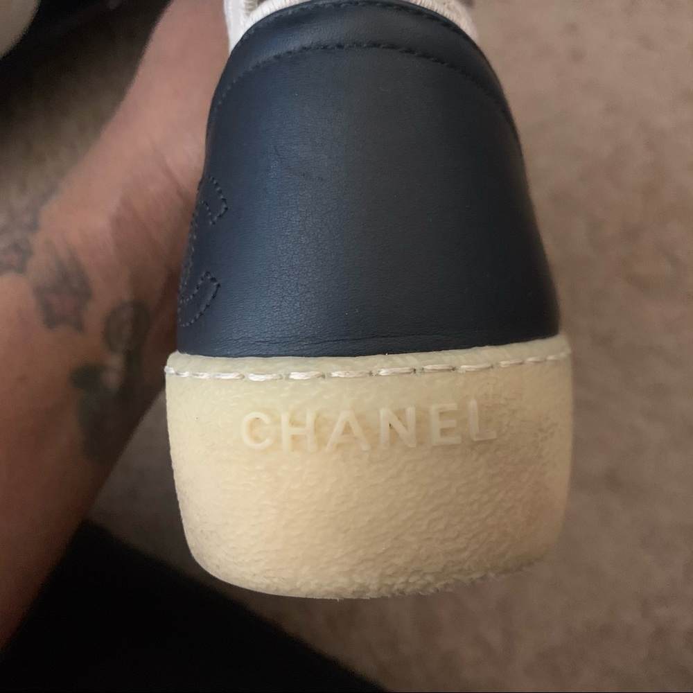 Chanel cut out Flower Sneakers - Picture 7 of 10
